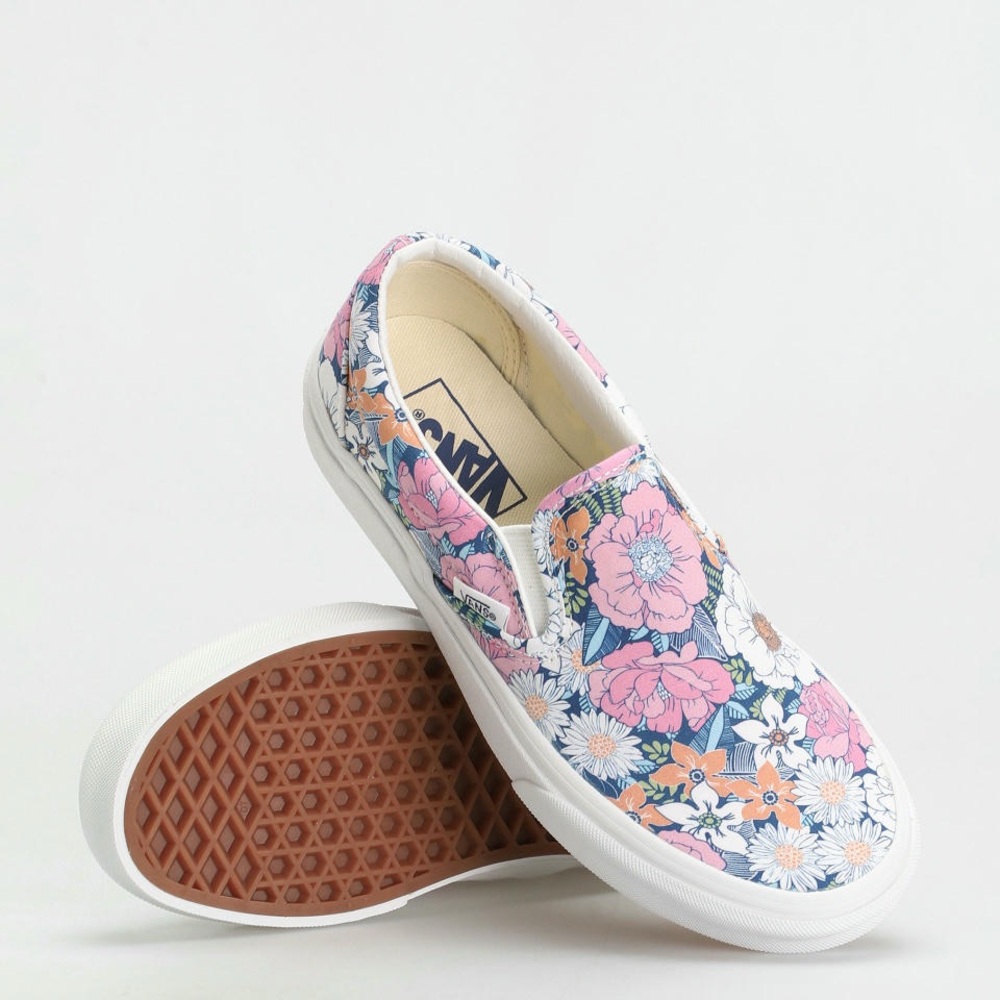 Vans Retro Floral Classic Slip-On
Size: 5.0 Boys = 6.5 Women